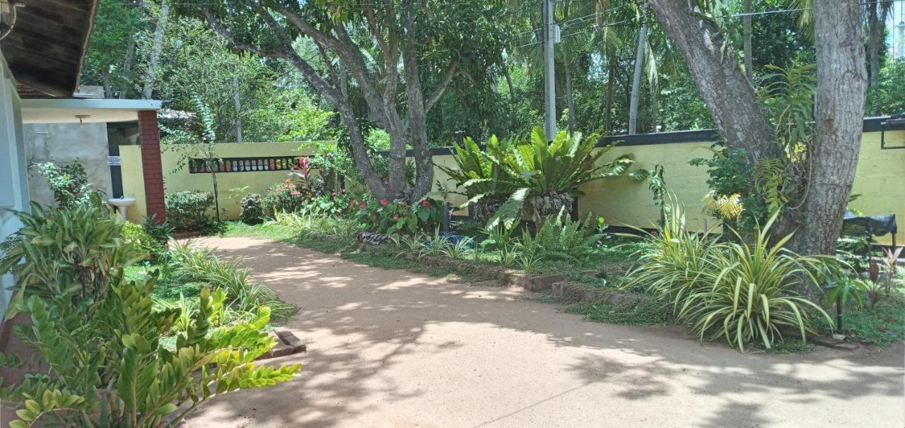 Water Front Home Stay And Resort Anuradhapura Exterior foto