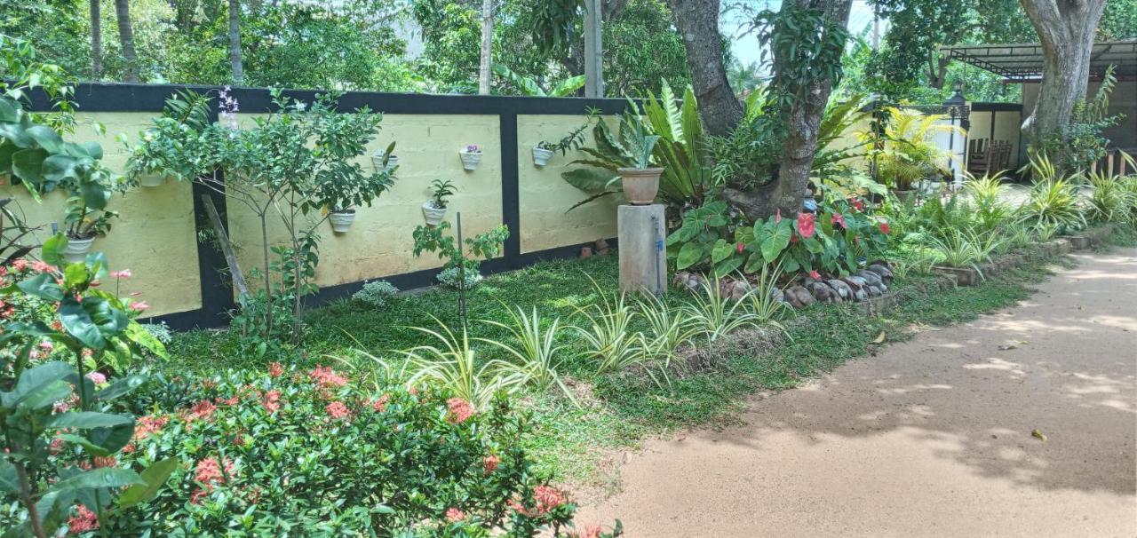 Water Front Home Stay And Resort Anuradhapura Exterior foto