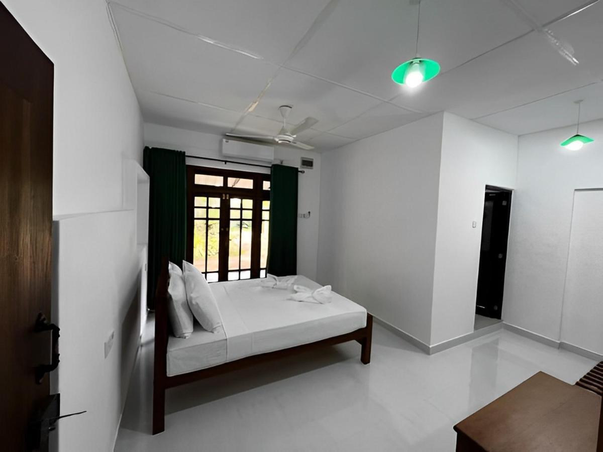 Water Front Home Stay And Resort Anuradhapura Exterior foto