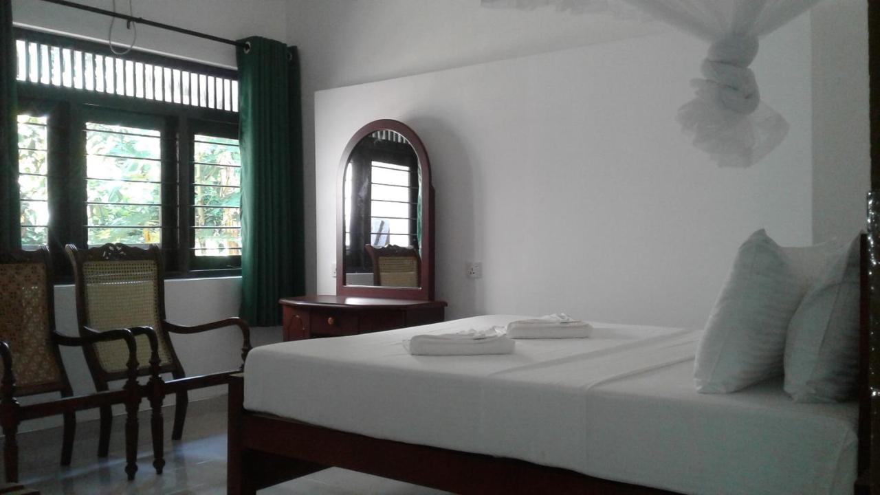 Water Front Home Stay And Resort Anuradhapura Exterior foto